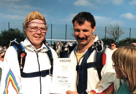 Fallschirmsprung Pfarrer Taphorn 1990